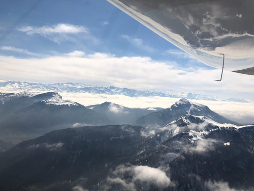 Vol en ULM au-dessus de la Grande Chartreuse. Sommet du Charmant Som, Chamechaude et La Dent de Crolles.
